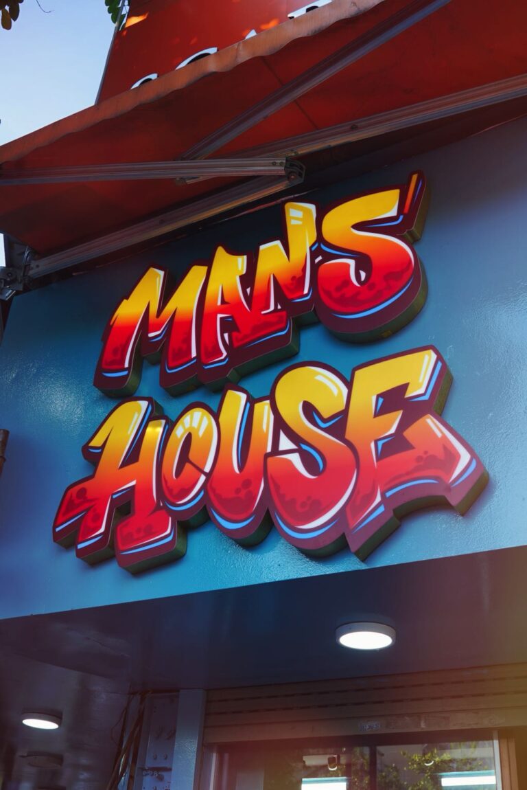 Biển Hiệu Barbershop ManHouse – Công Trình Chuỗi Tóc Nam Tại Hà Nội 7 ManHouse Barbershop