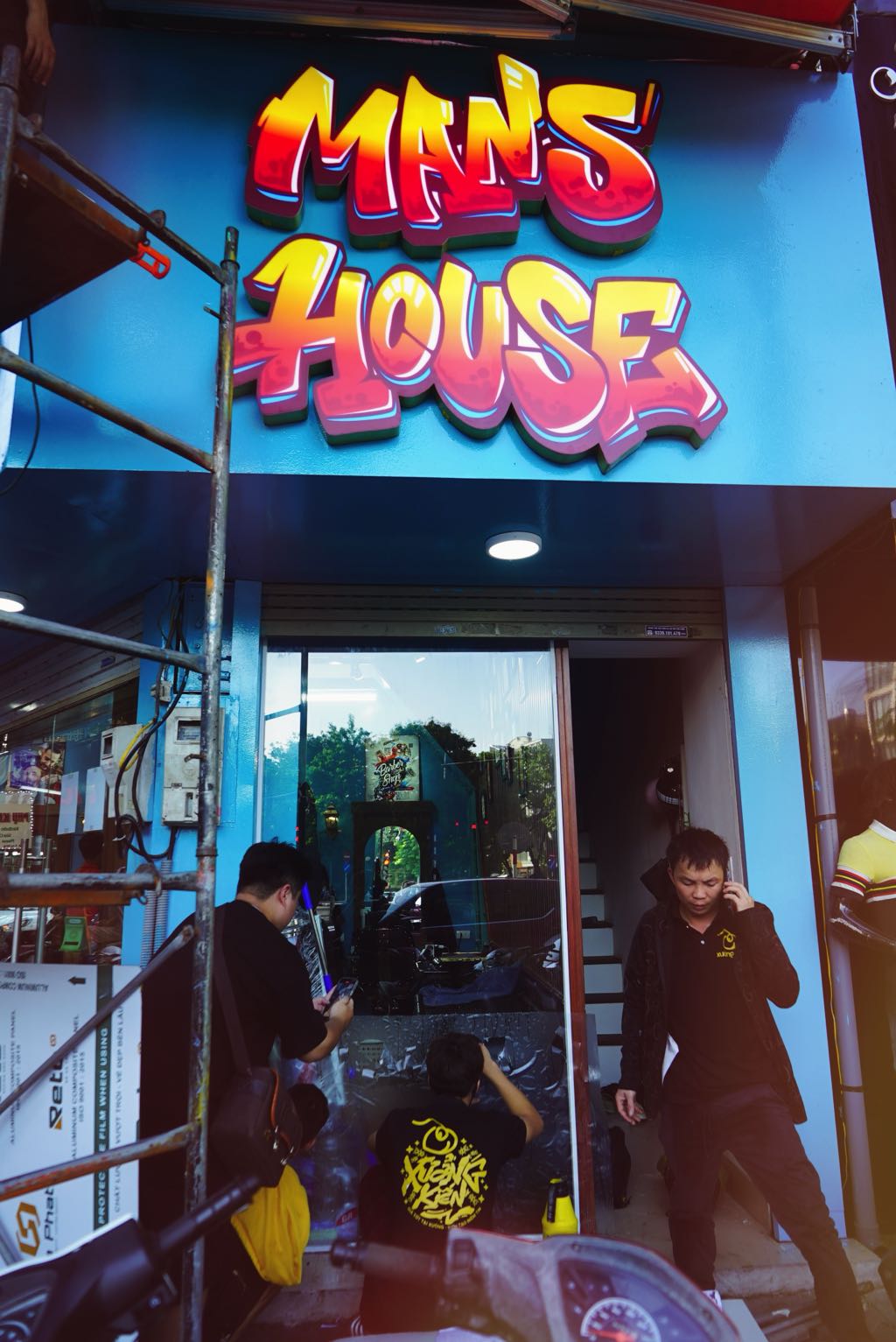 Biển Hiệu Barbershop ManHouse – Công Trình Chuỗi Tóc Nam Tại Hà Nội 6 chi tiết trang trí barbershop manhouse
