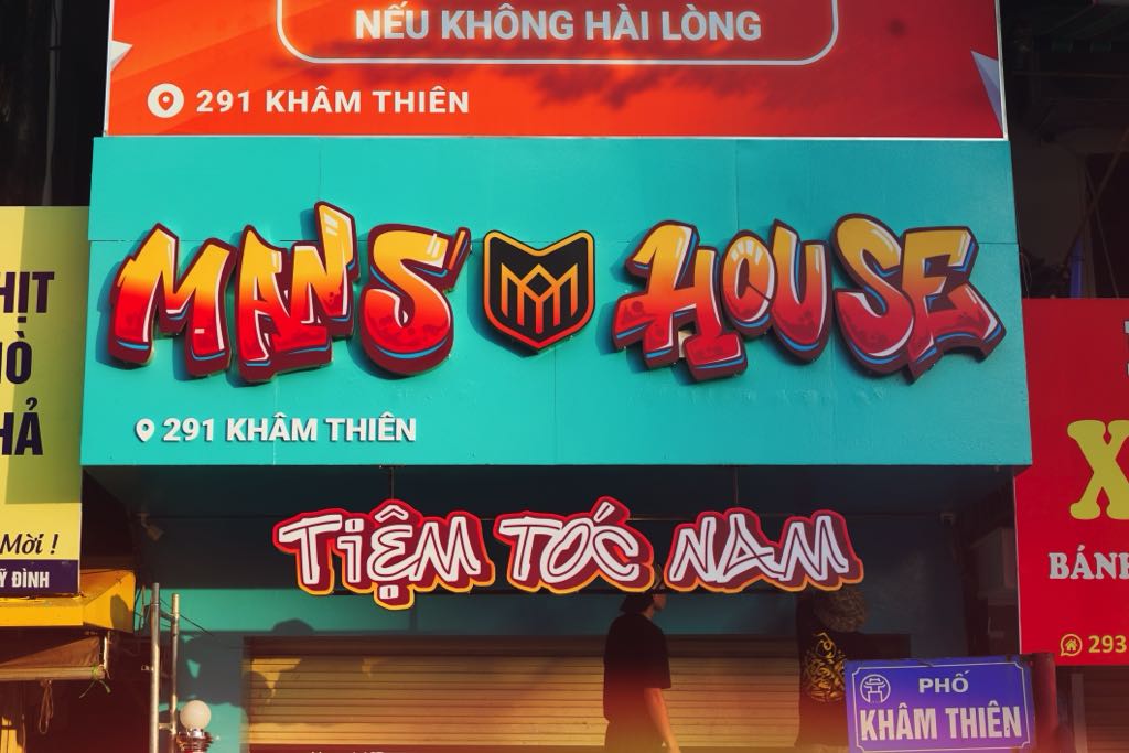 Biển Hiệu Barbershop ManHouse – Công Trình Chuỗi Tóc Nam Tại Hà Nội 2 không gian hoàn thiện barbershop manhouse