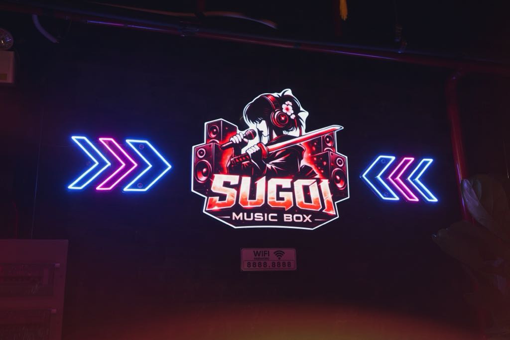 30+ Mẫu Tranh Neon Trang Trí Photobooth Cực Hot 2027 2 tranh đèn LED neon
