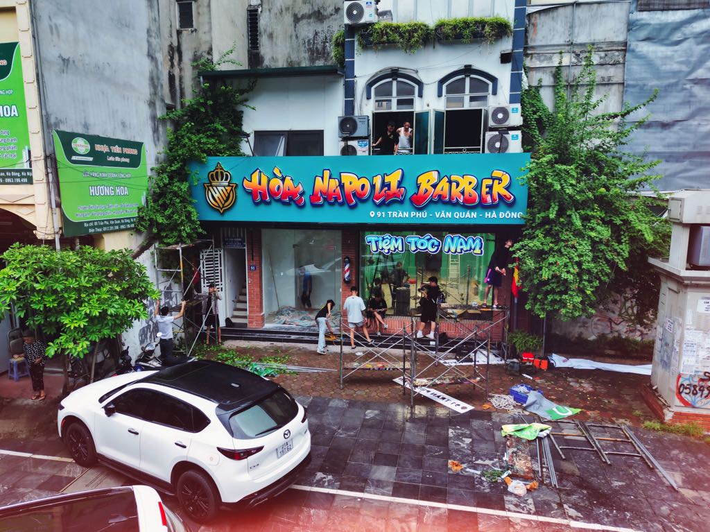 Trang Trí Barbershop Phong Cách Graffiti Cho Chuỗi Hòa NapoLi 10 trang trí barbershop