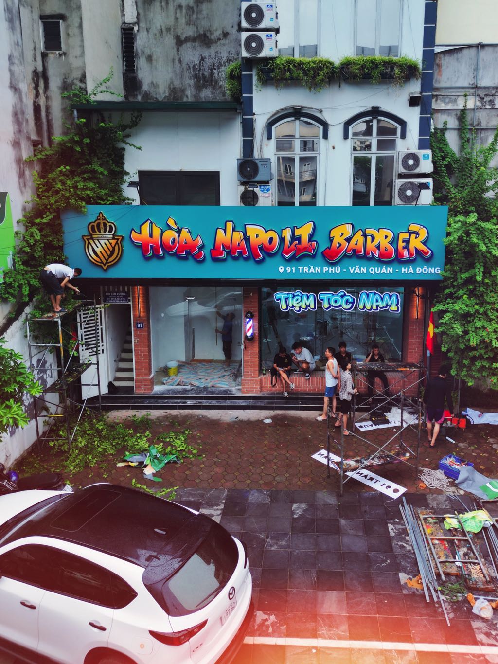 Trang Trí Barbershop Phong Cách Graffiti Cho Chuỗi Hòa NapoLi 9 trang trí barbershop