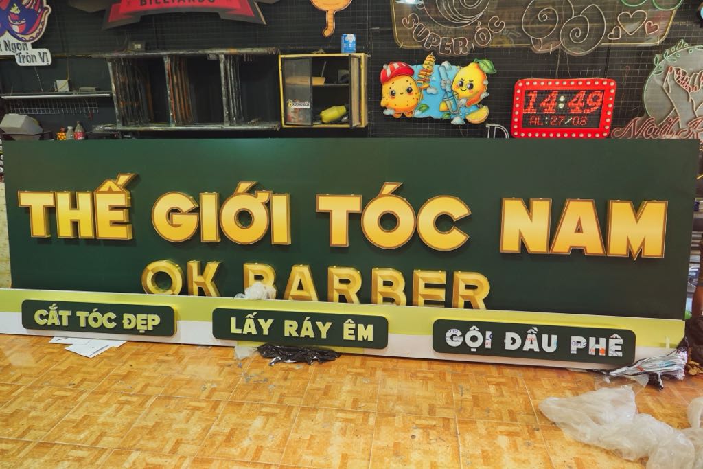 Làm Bảng Hiệu Barbershop cho OK Barber - Thế Giới Tóc Nam 3 bảng hiệu tiệm tóc nam