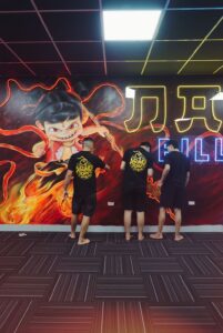vẽ tranh tường kết hợp đèn neon cho quán bida