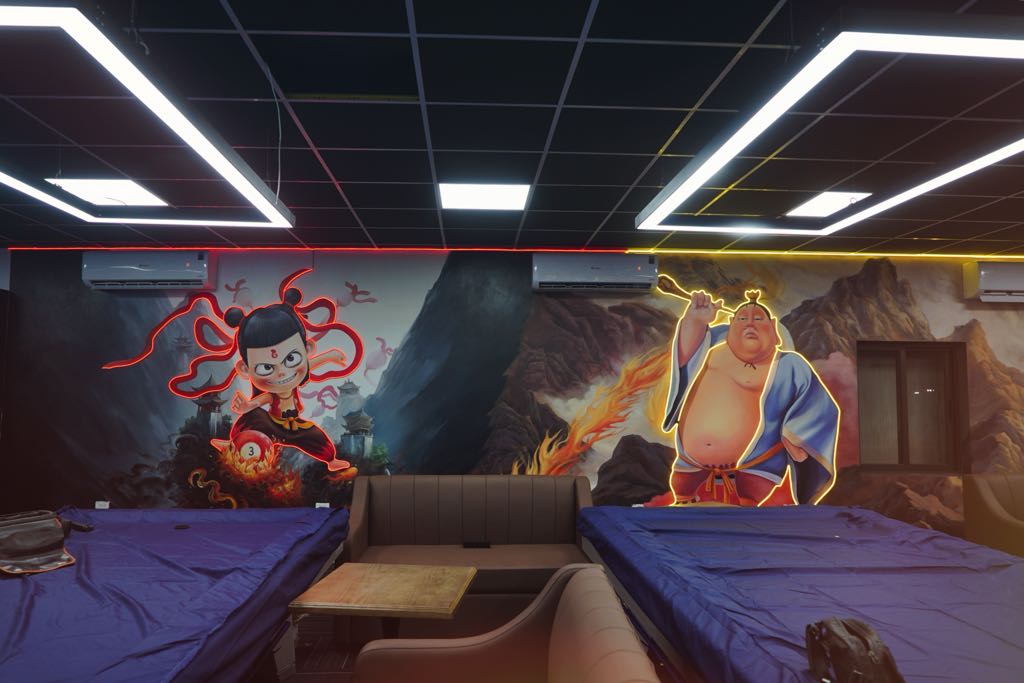 Vẽ Tranh Tường Kết Hợp Đèn Neon Cho Quán Bida Natra - Đan Phượng 19 Tranh tường kết hợp đèn neon quán bida Natra - hình ảnh 14