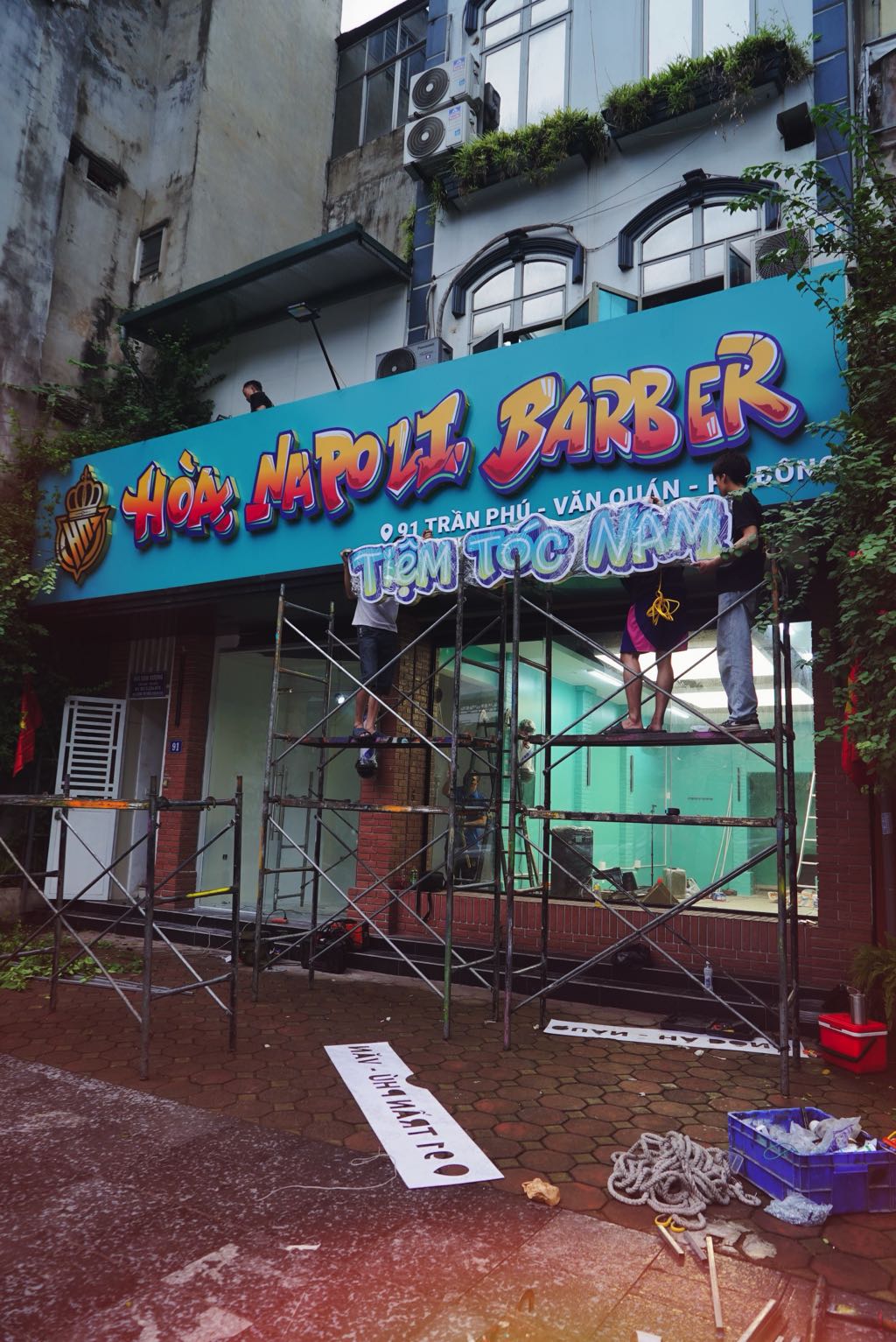 Trang Trí Barbershop Phong Cách Graffiti Cho Chuỗi Hòa NapoLi 1 hình ảnh thi công barbershop phong cách graffiti cho chuỗi hòa napoli