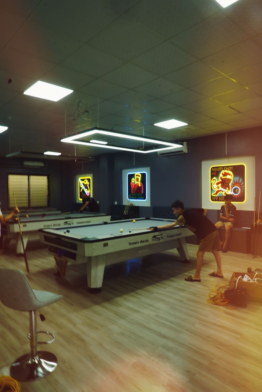 Bộ Tranh Trang Trí Quán Bida Cubin Billiards Tại Đông Anh 2 bộ tranh trang trí quán bida