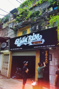 Biển Hiệu Phòng Xăm chữ mica uốn chân