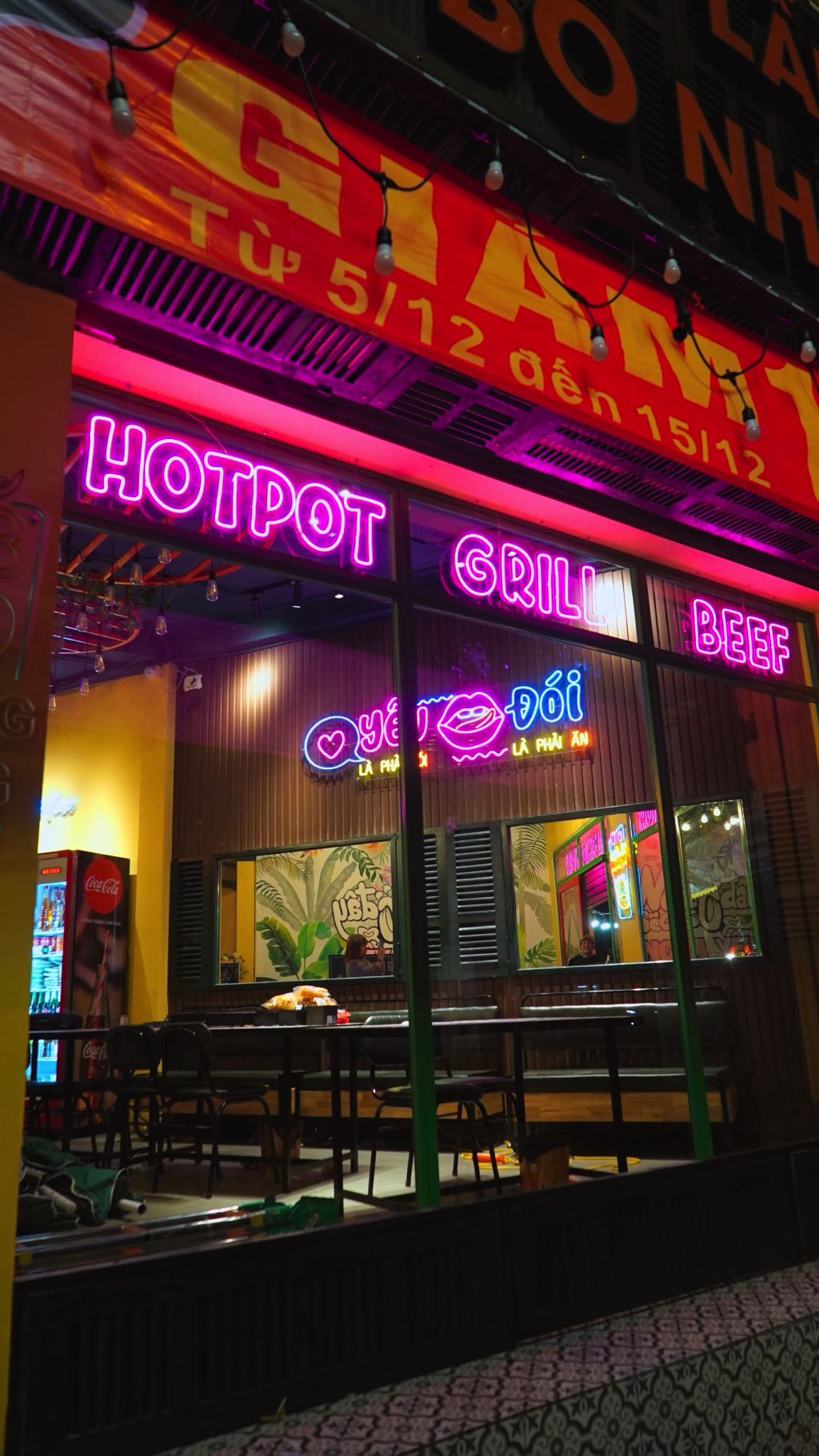 Thiết Kế Nhà Hàng Bò 888 - Không Gian Đèn Neon Rực Rỡ 6 góc nhìn thực tế nhà hàng bò 888