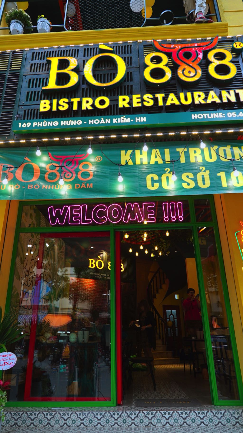 Thiết Kế Nhà Hàng Bò 888 - Không Gian Đèn Neon Rực Rỡ 5 toàn cảnh nhà hàng bò 888