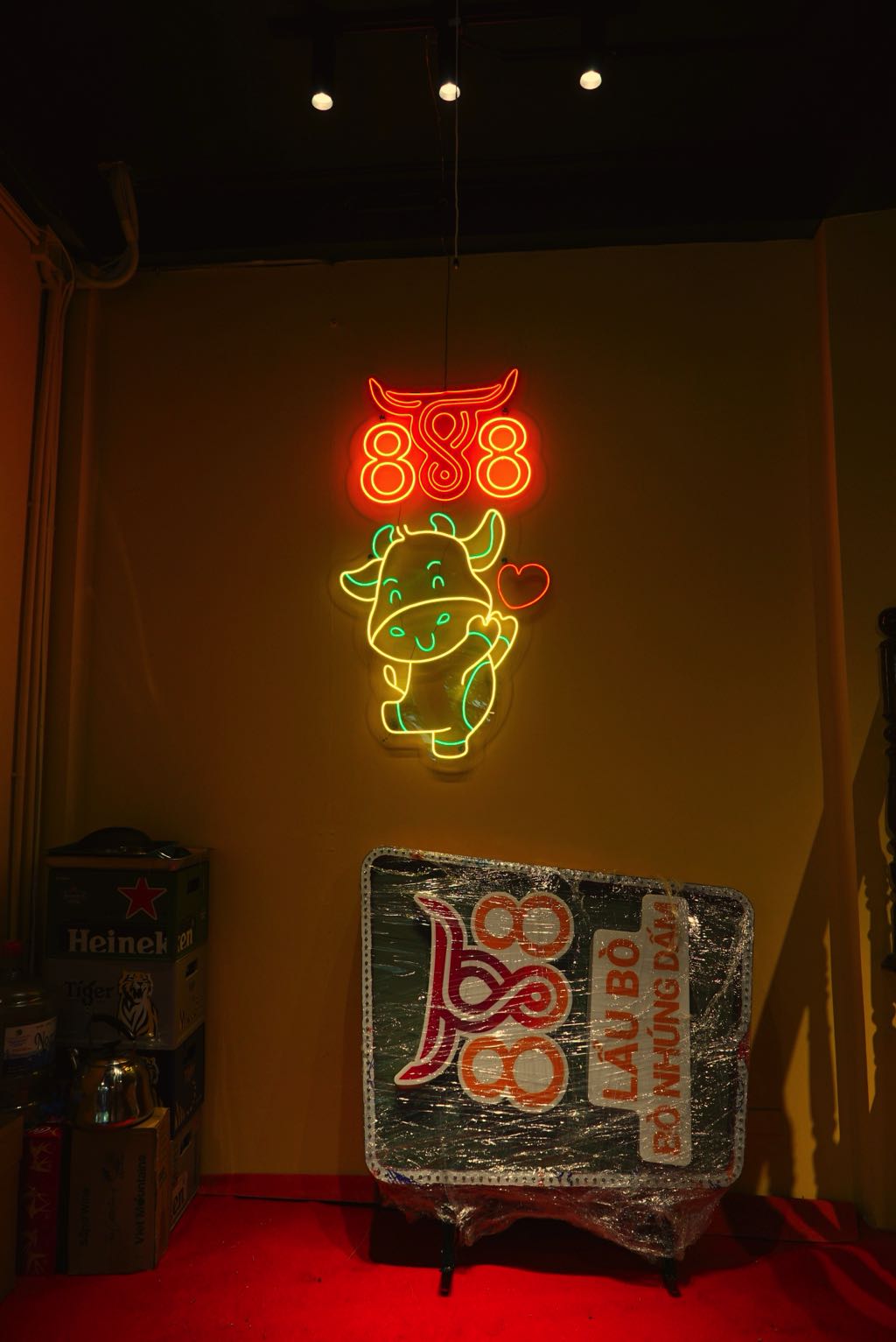 Thiết Kế Nhà Hàng Bò 888 - Không Gian Đèn Neon Rực Rỡ 3 không gian hoàn thiện nhà hàng bò 888