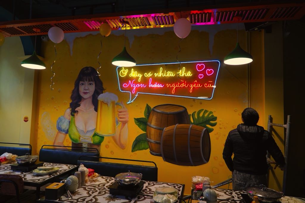 Thiết Kế Nhà Hàng Bò 888 - Không Gian Đèn Neon Rực Rỡ 2 hình ảnh thi công nhà hàng bò 888