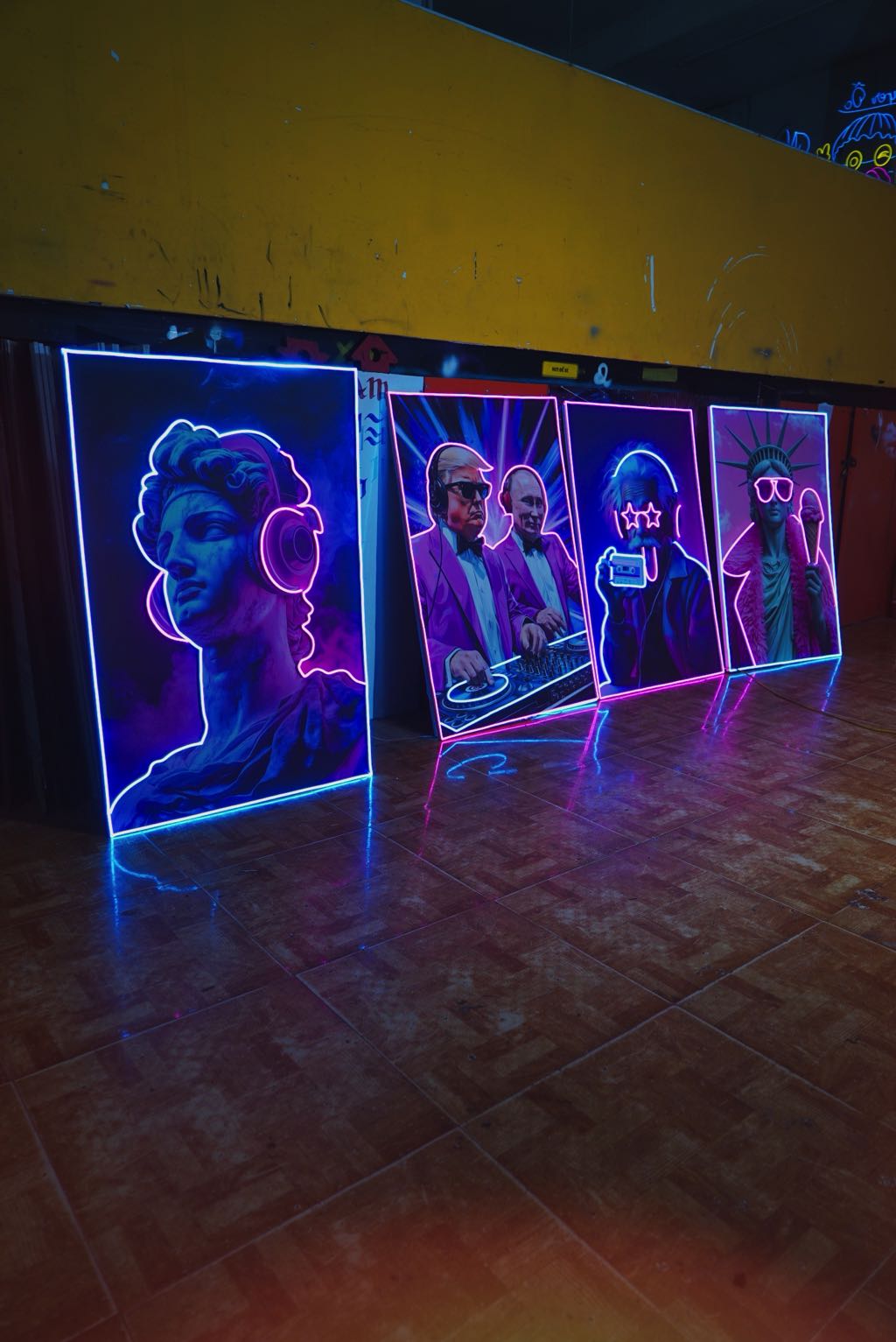 tranh neon trang trí nghệ thuật hiện đại