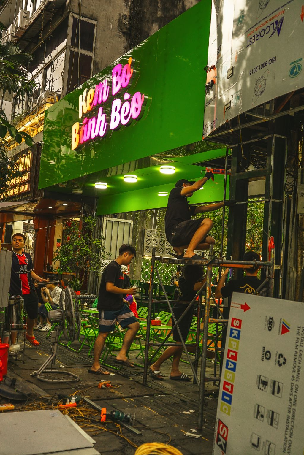 Thay Mới Biển Hiệu Kem Bơ Bánh Bèo – Nâng Cấp Diện Mạo Kinh Doanh 6 góc nhìn thực tế thay mới biển hiệu kem bơ bánh bèo