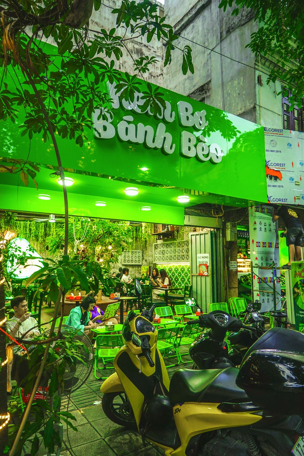 Thay Mới Biển Hiệu Kem Bơ Bánh Bèo – Nâng Cấp Diện Mạo Kinh Doanh 5 toàn cảnh thay mới biển hiệu kem bơ bánh bèo