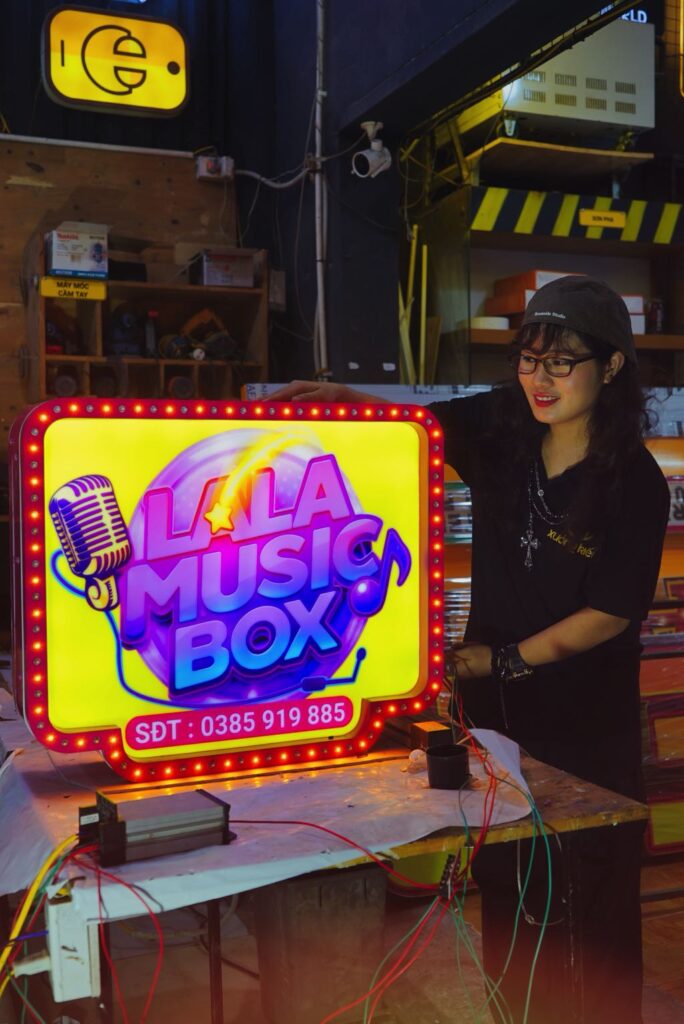 Biển vẫy MusicBox cho lối vào