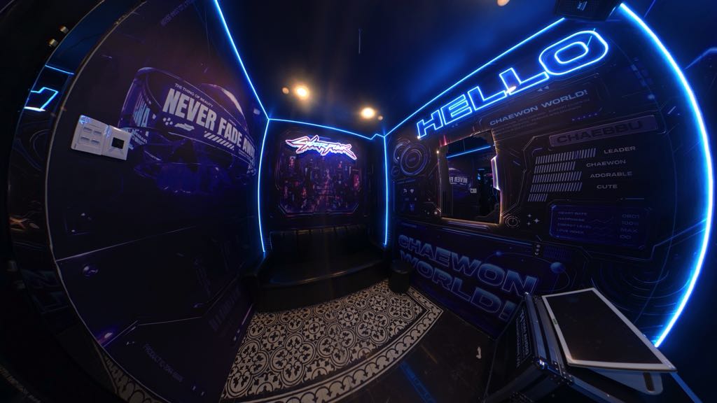Tranh canvas dán tường trang trí Music Box: mẫu thật từ dự án Galaxy X 2 Tranh canvas dán tường phòng Cyberpunk Music Box Galaxy X phối đèn neon