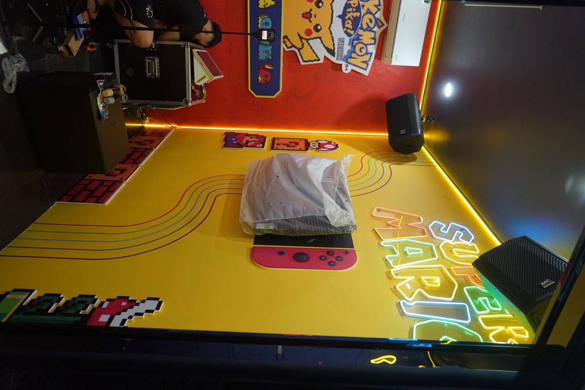 Tranh neon trang trí chữ Super Mario nhiều màu chủ đề game