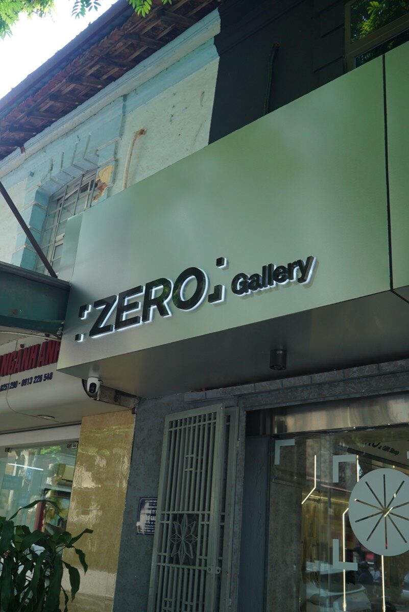 Thi Công Biển Hiệu Và Decor Trưng Bày Cho Zero Gallery Hà Nội 1 Xưởng Kiến thi công biển hiệu chữ nổi ZERO Gallery trên mặt dựng cửa hàng tại 15B Trần Hưng Đạo Hà Nội