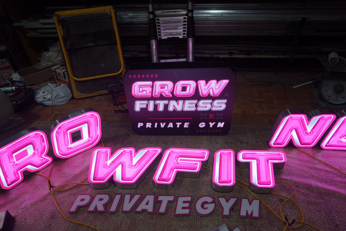 Bảng Hiệu Phòng Gym Grow Fitness Private Gym Tại Vinhomes Smart City 7 Chi tiết logo và chữ Grow Fitness Private Gym phát sáng