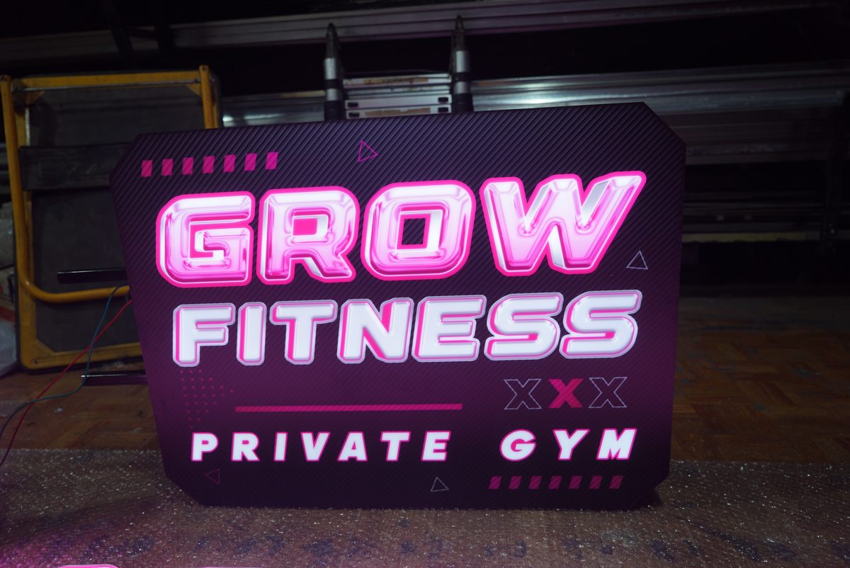 Bảng Hiệu Phòng Gym Grow Fitness Private Gym Tại Vinhomes Smart City 8 Biển vẫy Grow Fitness Private Gym nhìn chính diện trong xưởng