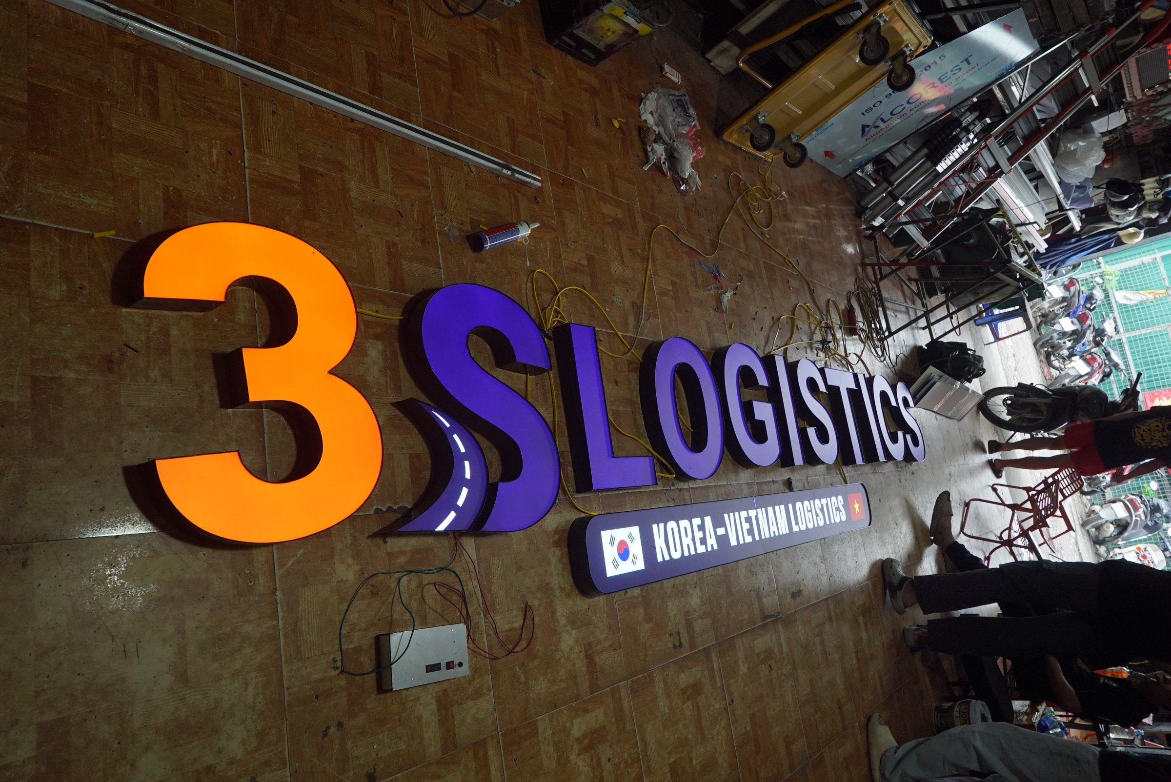 Biển Hiệu Công Ty Logistics 3S Logistics: Bộ Chữ Nổi Cho Tuyến Hàn Quốc - Việt Nam 2 Logo số 3 trên biển hiệu công ty logistics 3S Logistics