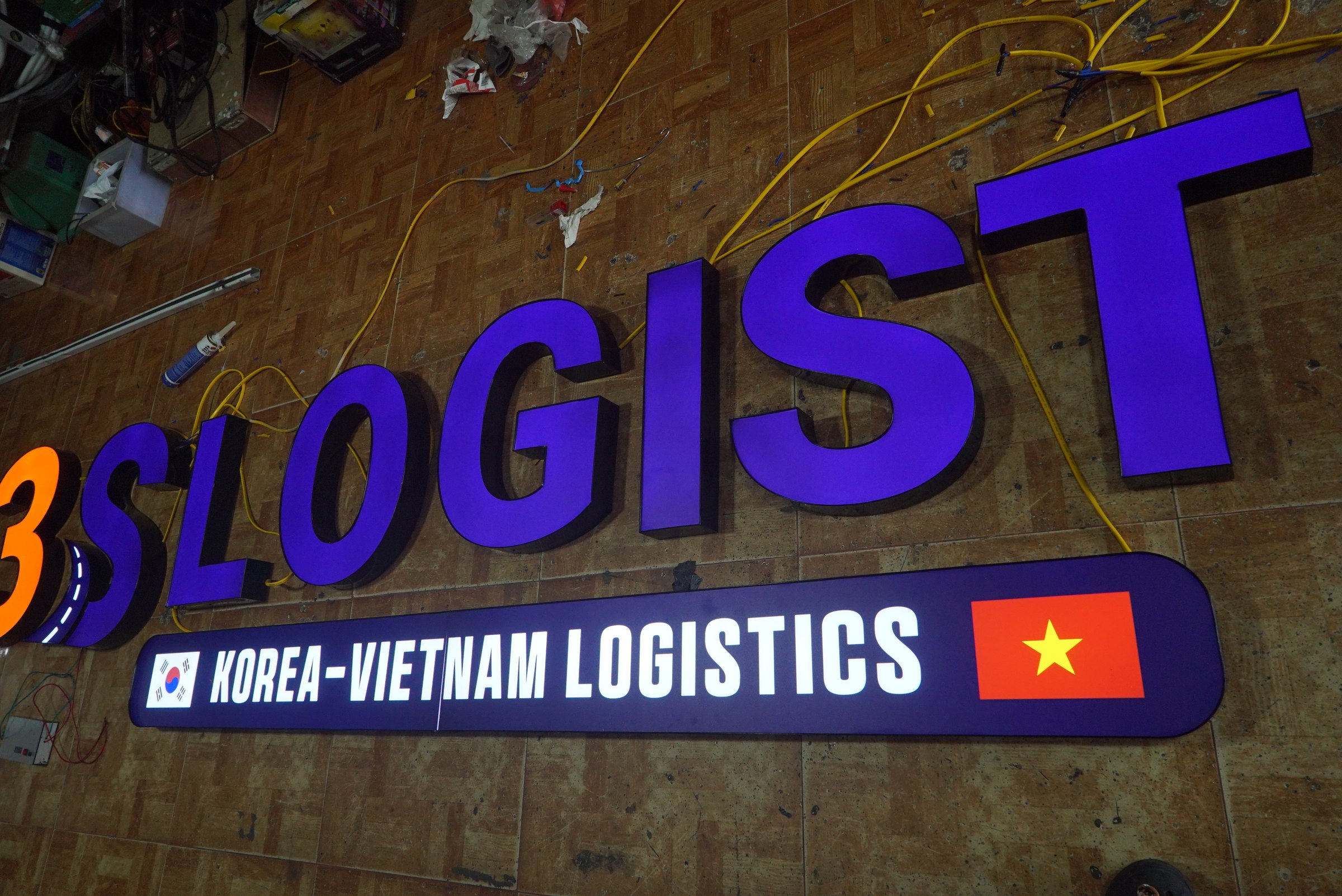 Biển Hiệu Công Ty Logistics 3S Logistics: Bộ Chữ Nổi Cho Tuyến Hàn Quốc - Việt Nam 1 Biển hiệu công ty logistics 3S Logistics với logo số 3 và dòng Korea Vietnam Logistics