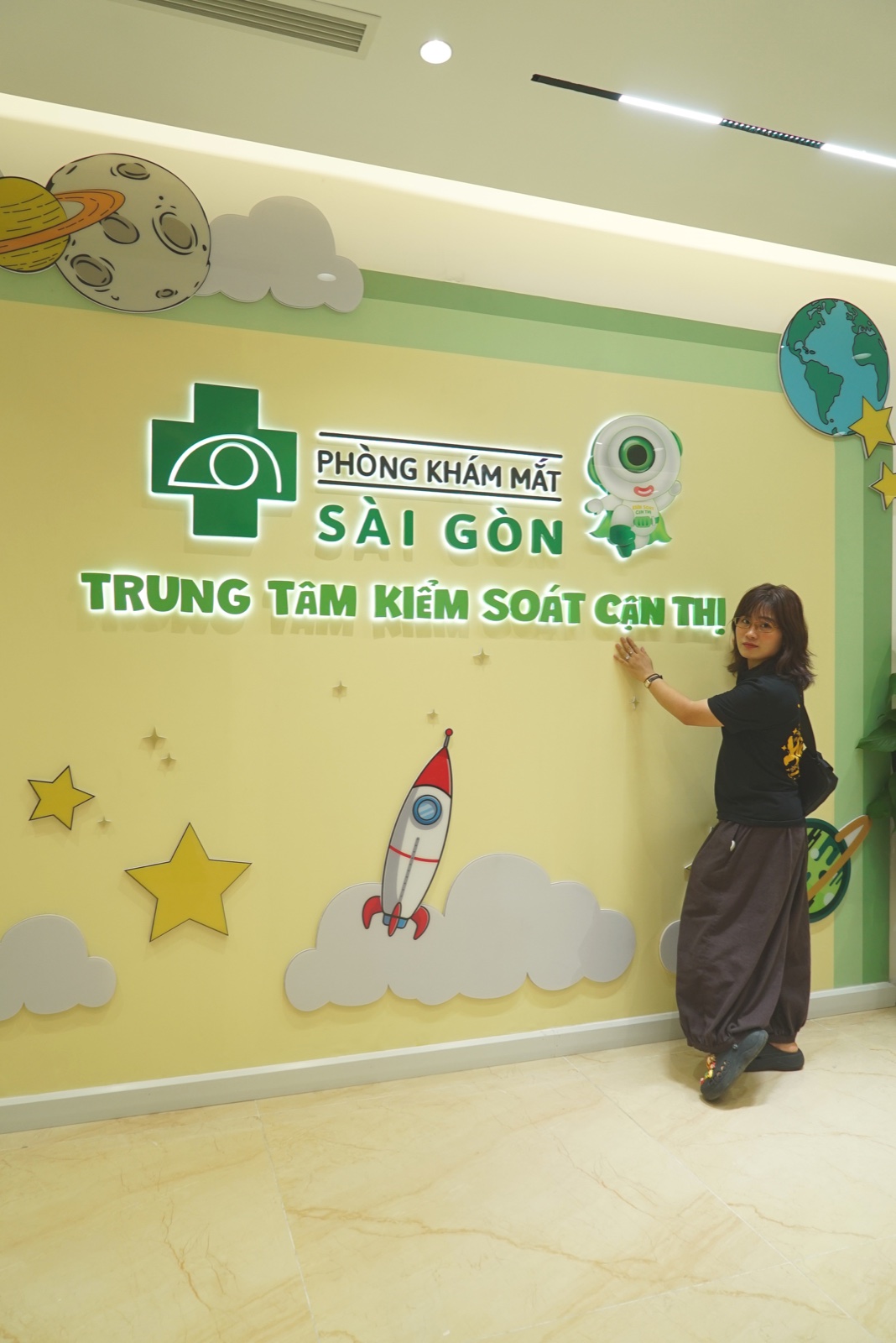 Trang trí trong nhà tại Phòng Khám Mắt Sài Gòn