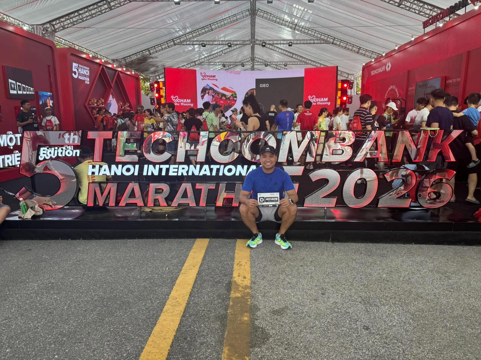 Thi công biển neon vô cực nổi khối cho khu check in Techcombank Hanoi International Marathon 2026 4 Chữ nổi khối cho hạng mục trang trí sự kiện Techcombank Marathon